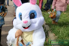 Osterhase-mit-Kindern2