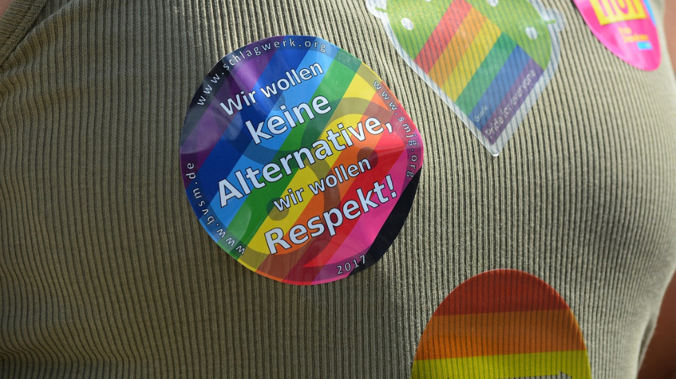 CSD-Kundgebung in Merseburg: 300 Menschen – Ermittlungen nach Hitlergruß