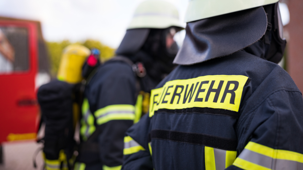 Mehrere Müllcontainer in Merseburg brennen – Polizei ermittelt zur Ursache