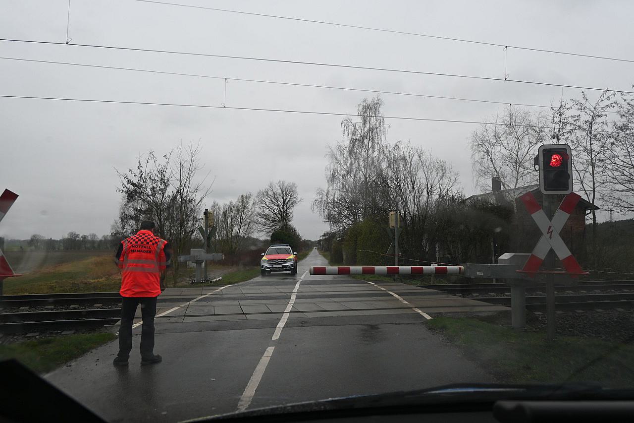 Polizei ermittelt nach Unfallflucht an Bahnübergang bei Salzwedel