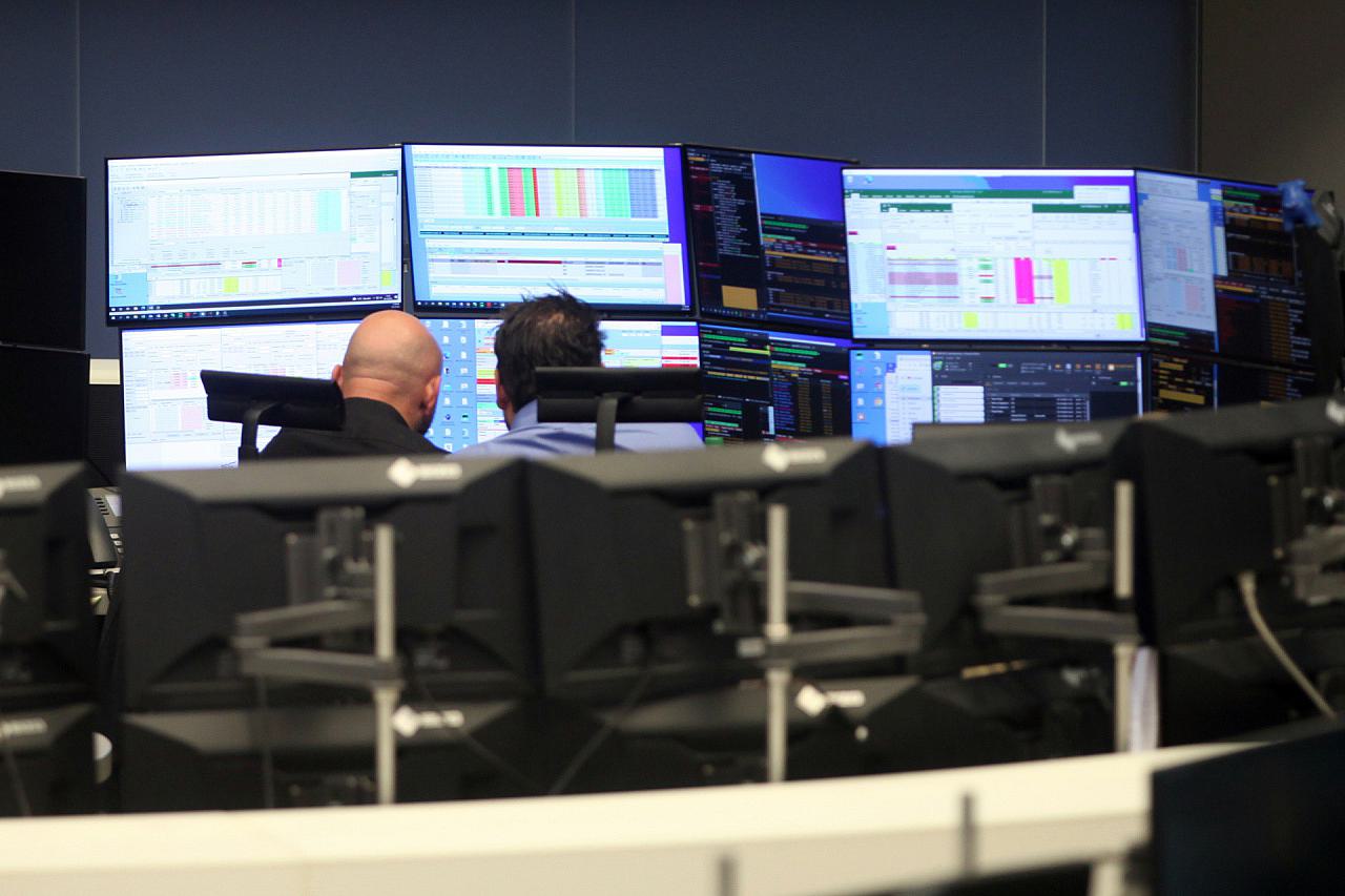 DAX startet mit Verlusten – Analyst hofft auf Stabilisierung nach Iran-Ultimatum