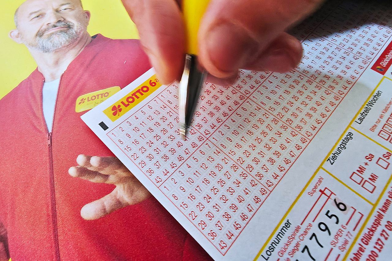 Lottozahlen vom Mittwoch: 7, 12, 29, 30, 46, 49 und Superzahl 5 – Jackpot bei 44 Millionen Euro