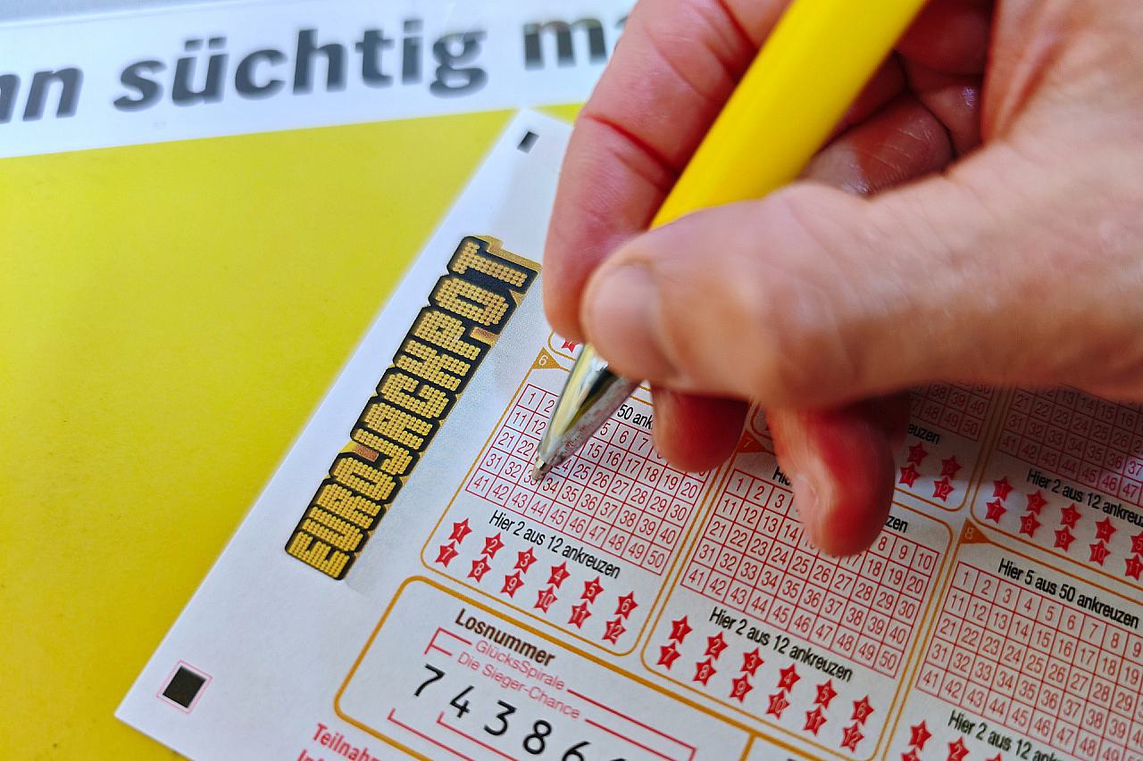 Eurojackpot Gewinnzahlen vom Freitag: 21, 23, 25, 38, 40 mit Eurozahlen 7 und 11