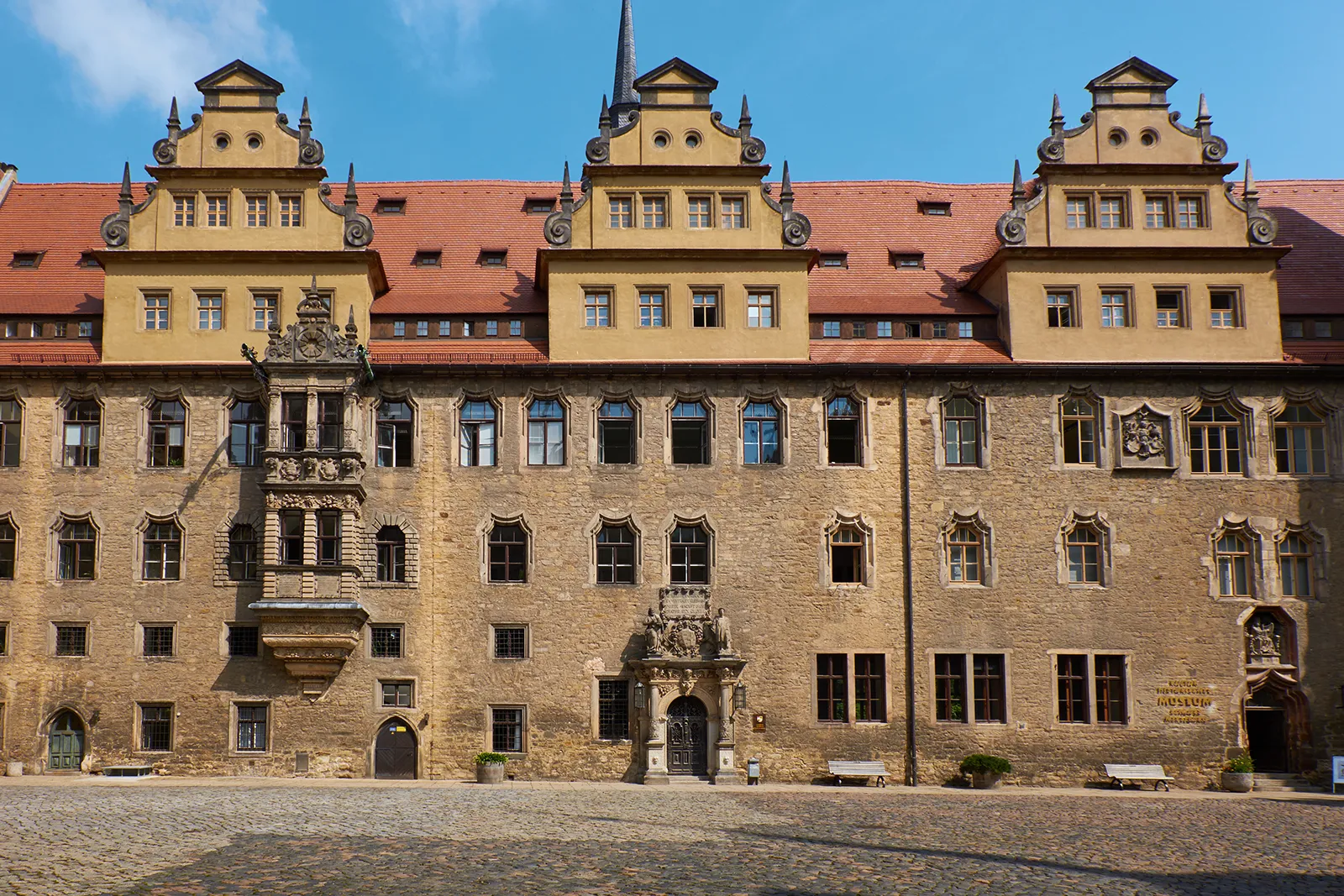 12. Juli: Künstlerführungen mit Angela Dolgner im Schloss Merseburg