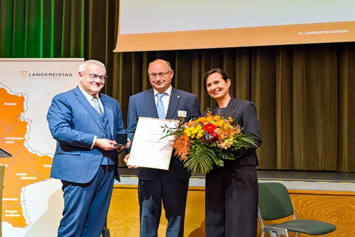 Landrat Hartmut Handschak bei seiner Verabschiedung im cCe Kulturhaus Leuna