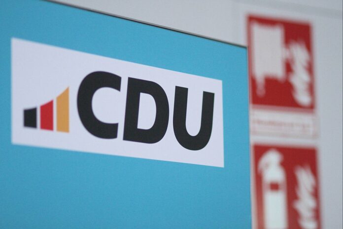 Symbolbild CDU CDU-Logo auf einem Schild, Symbolbild